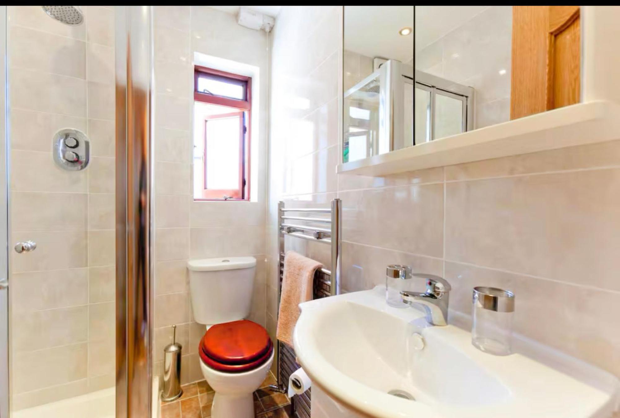 Superb In Willesden Green, 10mins To Appartamento Londra
