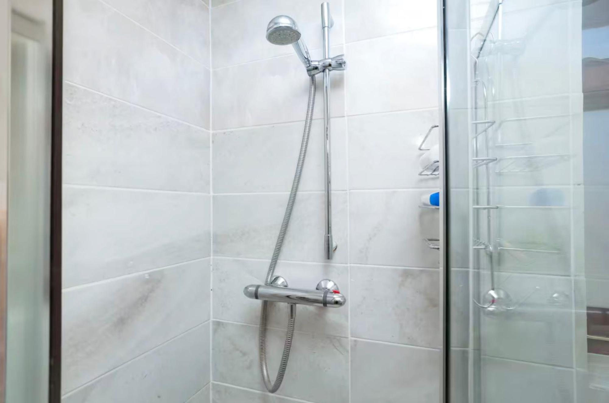 Superb In Willesden Green, 10mins To Appartamento Londra