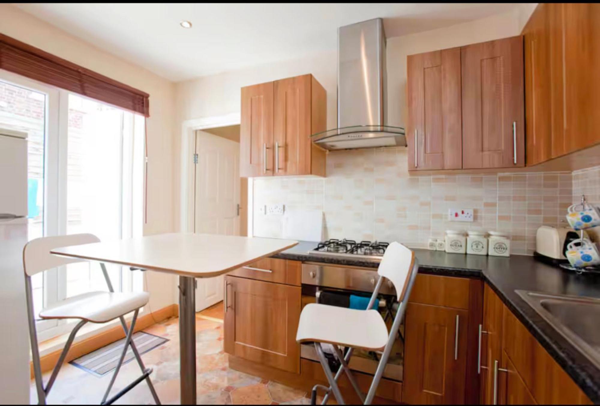Superb In Willesden Green, 10mins To Appartamento
