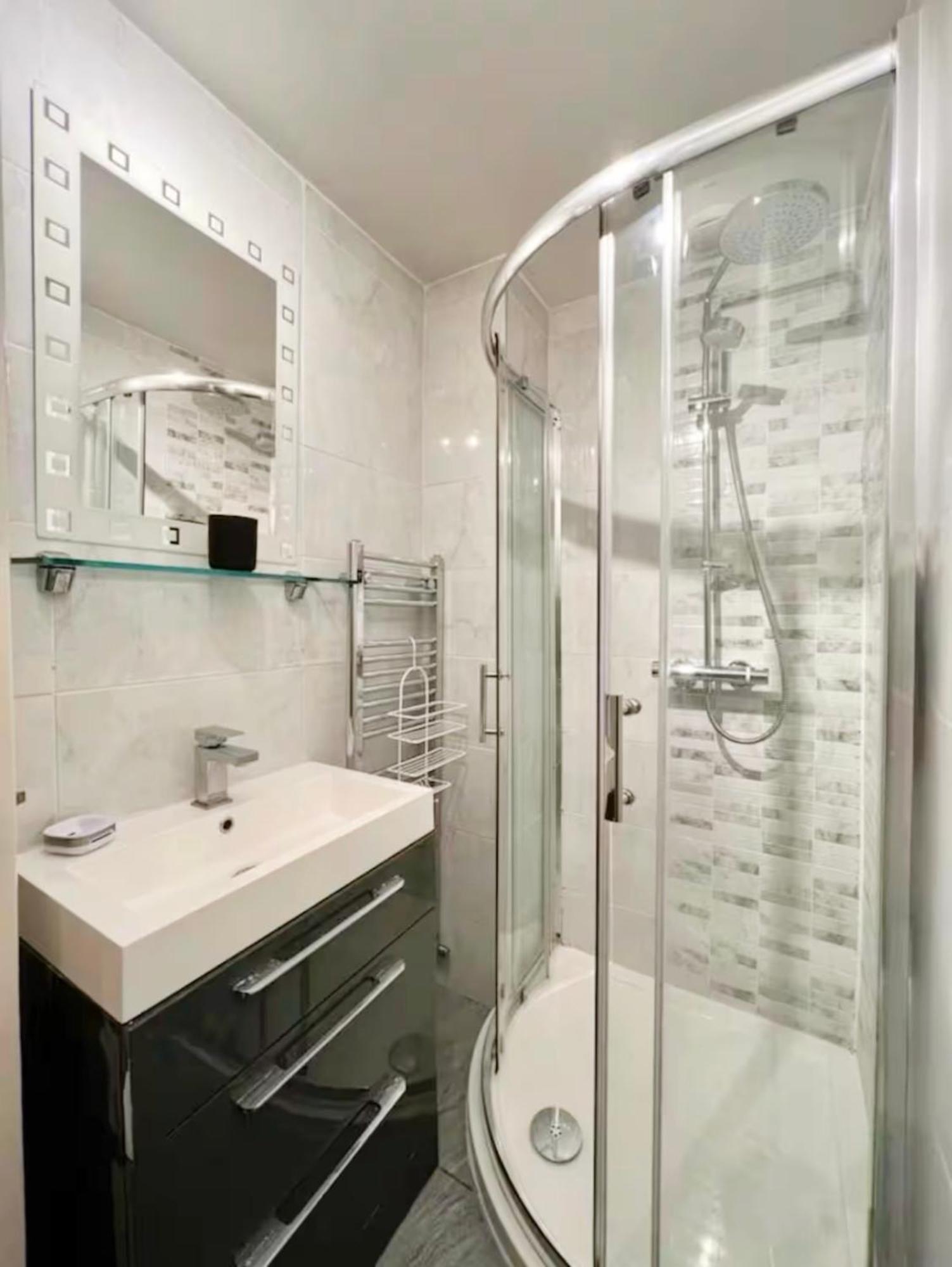 Superb In Willesden Green, 10mins To Apartment London